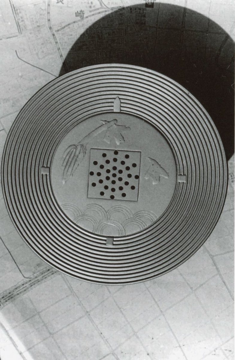 Kera Incident (Japan, 1972) — Part 3 is live.
The boys tried to pry the underside “lid” open. Nothing worked.
They hung the object upside down—and the lid cracked open ~10° for a split second, revealing “radio-like components”… before snapping shut.
medium.otakupapa.net/the-boys-who-c…
#UFO