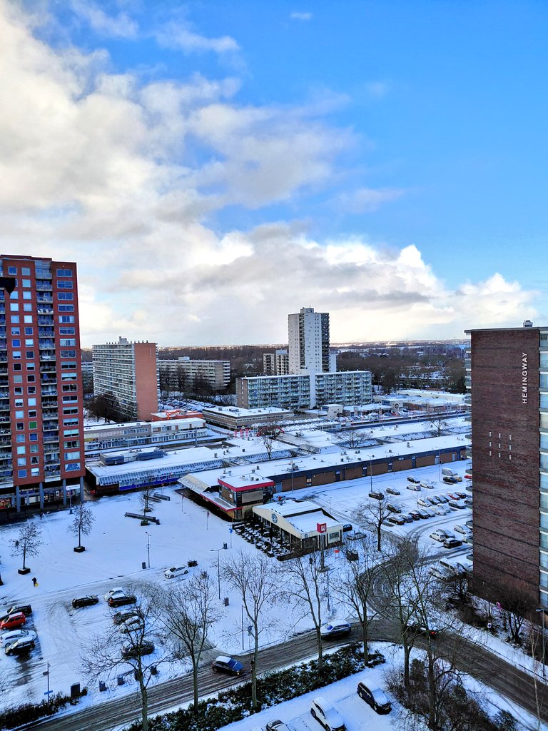 Ommoord is behoorlijk wit geworden met al dat sneeuw buiten