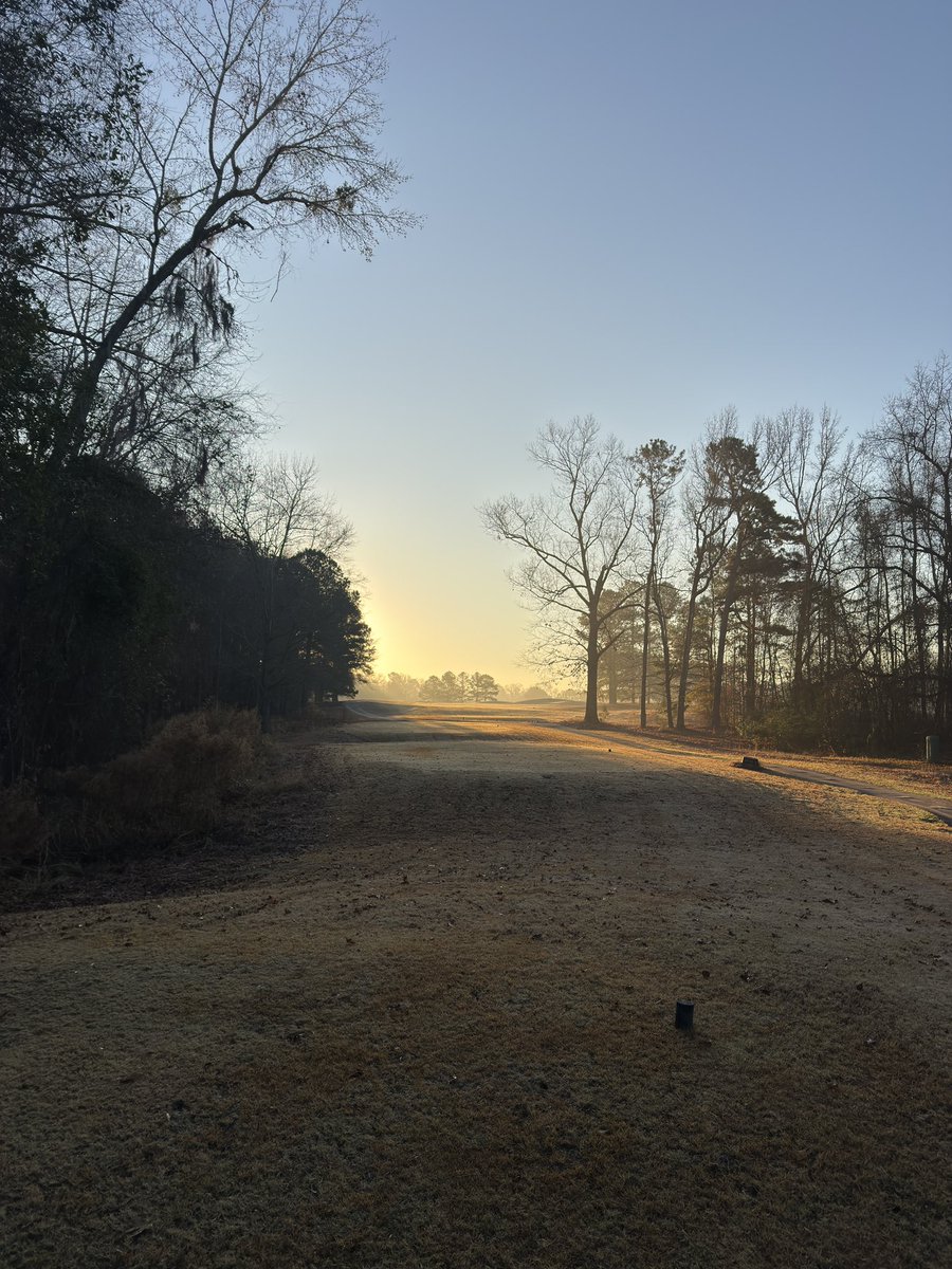 caleberle's tweet image. Sun started to come up and it got colder.