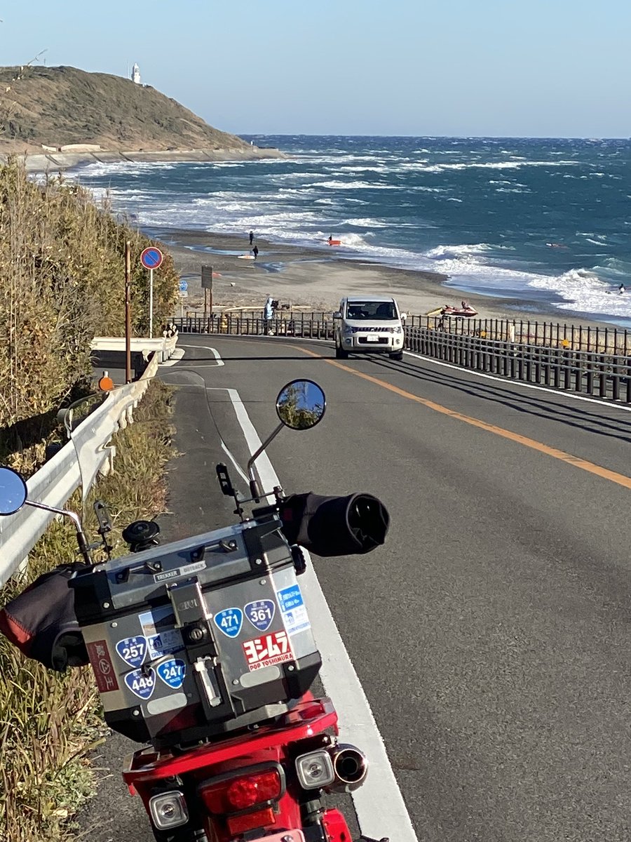 これを見た人はバイクの背景が海の画像を貼れ