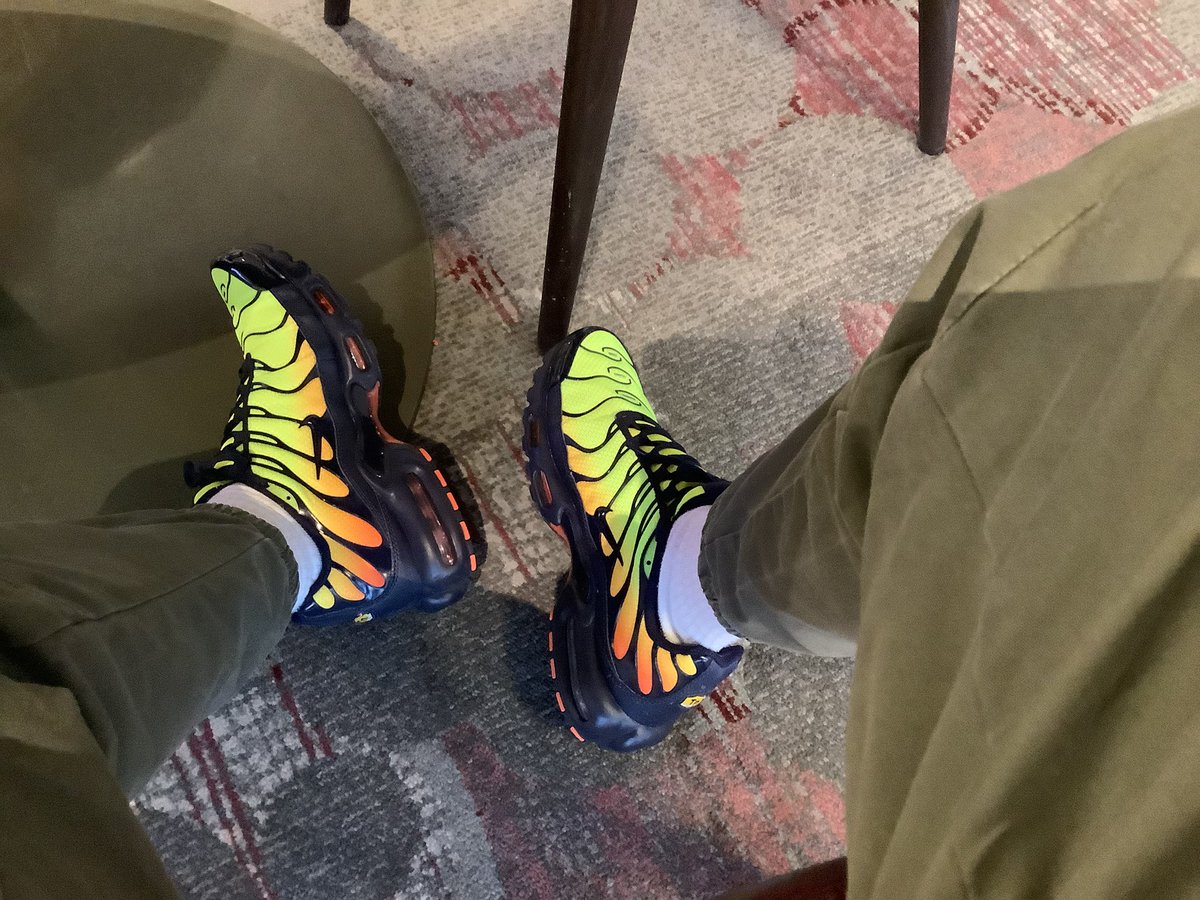 First day working away and think I’m going to try start a trend of wearing bright TNs and combat trousers as a thing !!  Also trying to work out how many days I should keep wearing these brand new Nike socks for