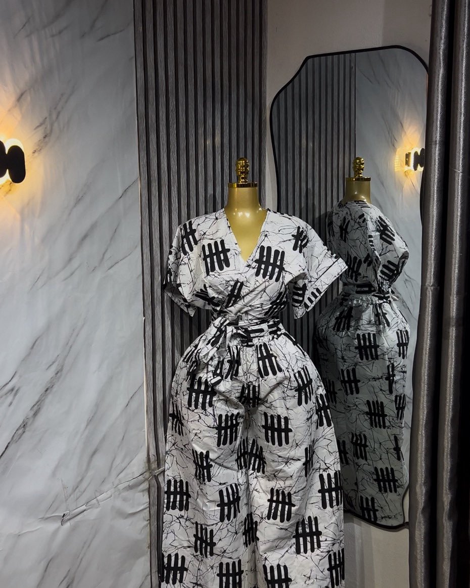 yay_tunes's tweet image. TWO PIECE WRAP TOP SET. 
Size :6-14
Price :12k
Location :Abuja 
Pls help Rt 🙏🏾