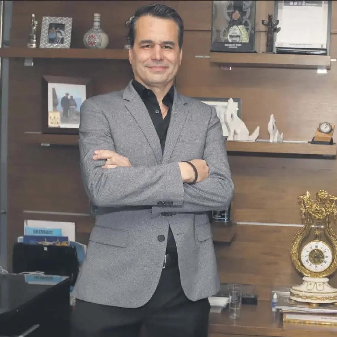 azucenau's tweet image. 🔴El empresario tequilero Adrián Corona, presidente de Grupo Corona, fue localizado sin vida en Atenguillo, Jalisco, tras haber sido secuestrado a finales de diciembre. 

La Fiscalía de Jalisco confirmó que el cuerpo presentaba huellas de violencia y un impacto de bala. 

La…