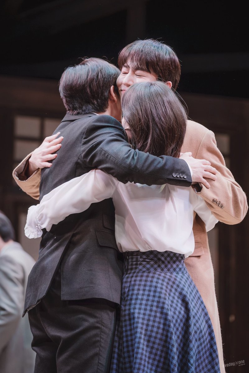 HeyreyP's tweet image. 260103 밤 팬레터 커튼콜
김해진 #김경수 #배우김경수
정세훈 #원태민
히카루 #김히어라

귀여운 키차이