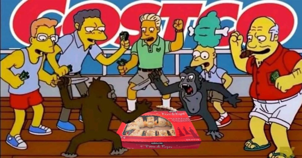 SoySimpsonito's tweet photo. Todos hablando de Nicolás Maduro y Venezuela, pero en México hay otra guerra sucediendo este fin de semana: la de la gente peleándose las roscas de reyes de Costco para revender. https://t.co/SuTZoeixdt