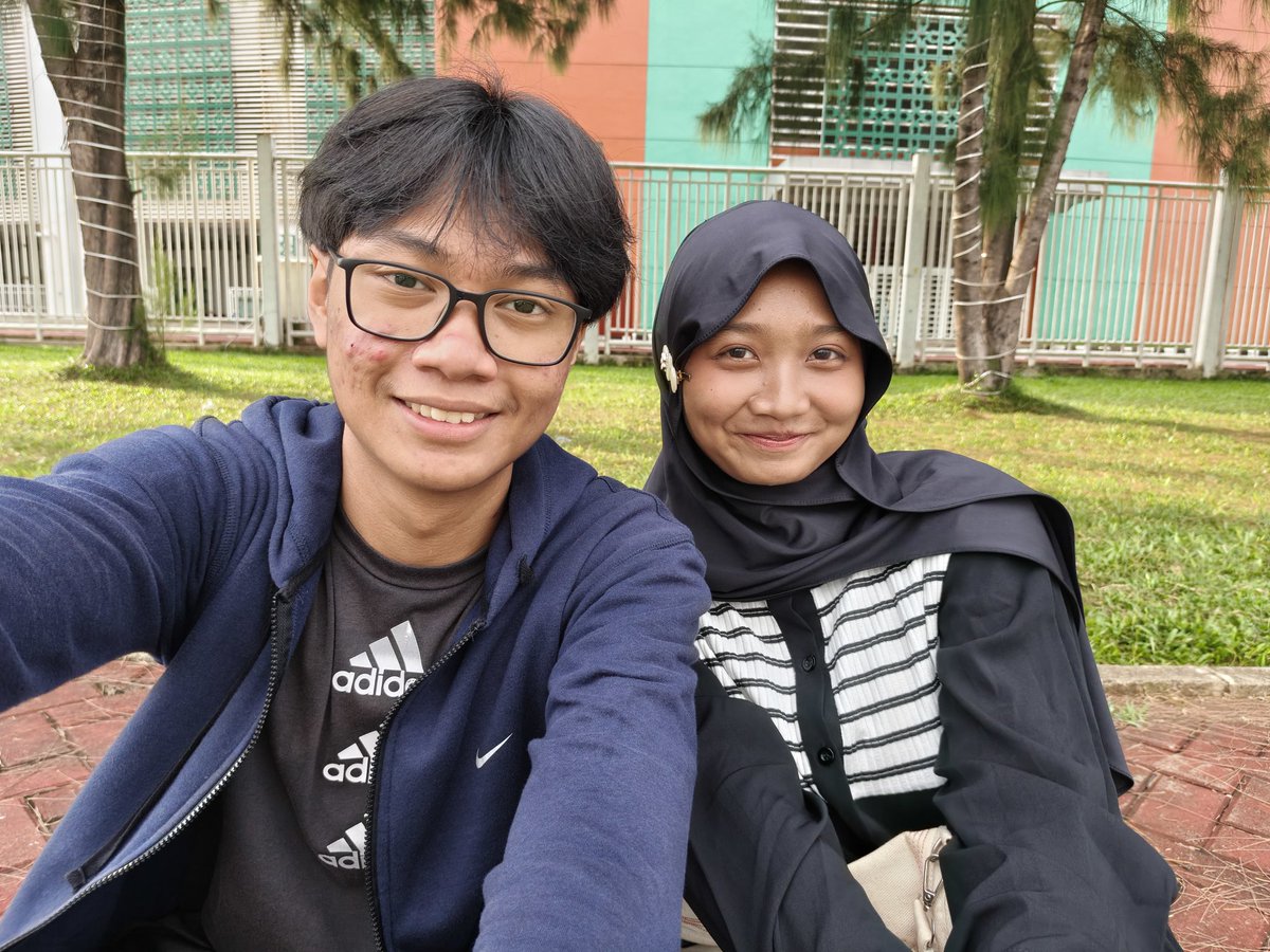 fullyfila's tweet photo. even my fake smile looks pretty 😋 (altho it doesn't) #selfclaim https://t.co/3EsATO9JZ0