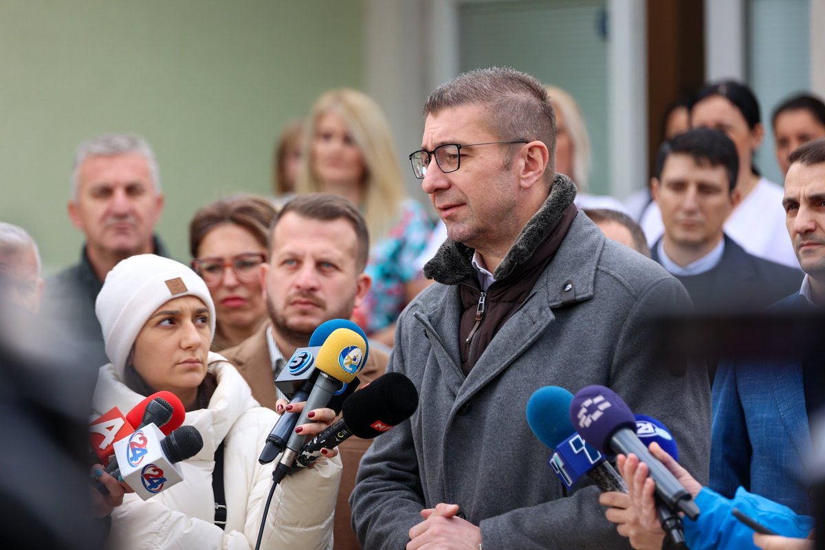 Мицкоски: Проектот Градски воз ќе се гради во три фази – се очекува драстично намалување на користењето на моторни возила ⬇️

🔗vlada.mk/mk-MK/odnosi-s…