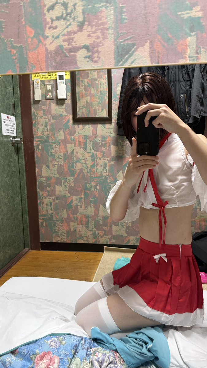 ssuzz_cd's tweet photo. 新年初女装えっちするならこういう格好のほうがいいのかな？ https://t.co/4wsPAbzZhZ