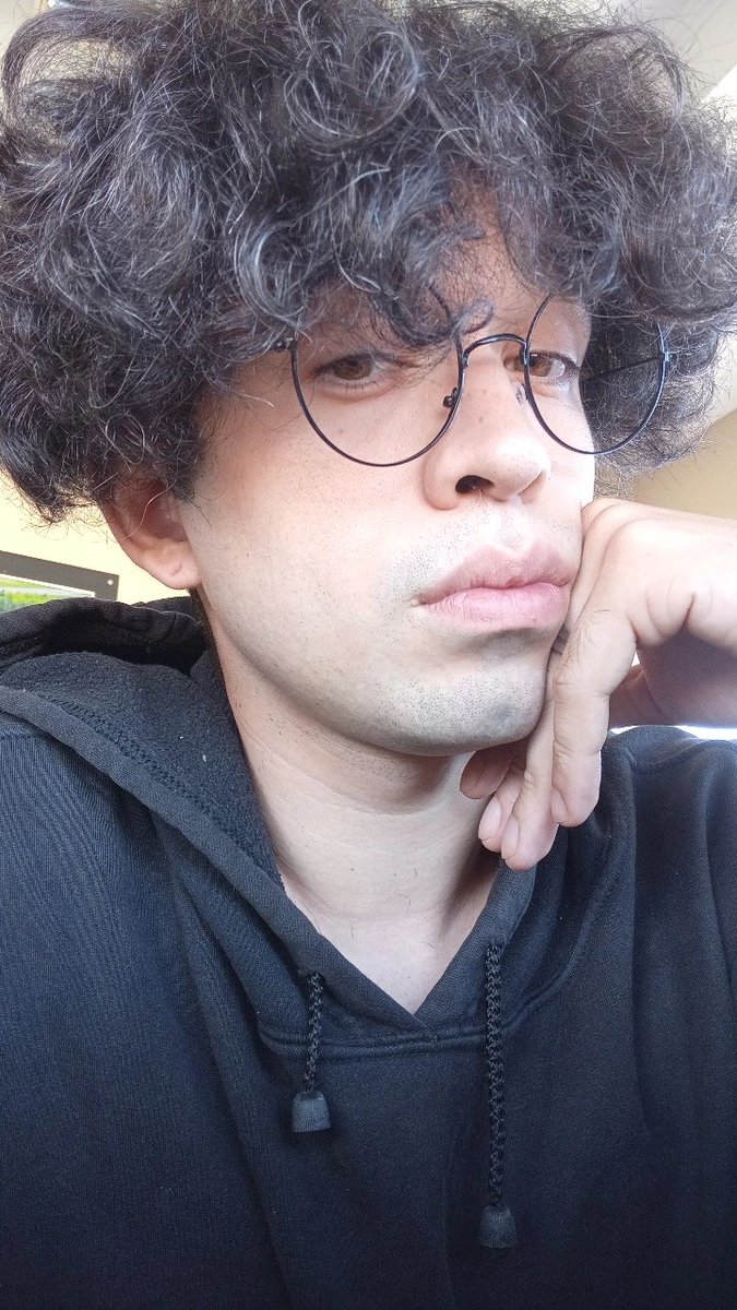 Saben qué es lo que me gusta de mí? Que yo no tengo miedo exponerme o que vean como realmente soy, tampoco me importa tener que esconderme abajo de un avatar 2D o 3D