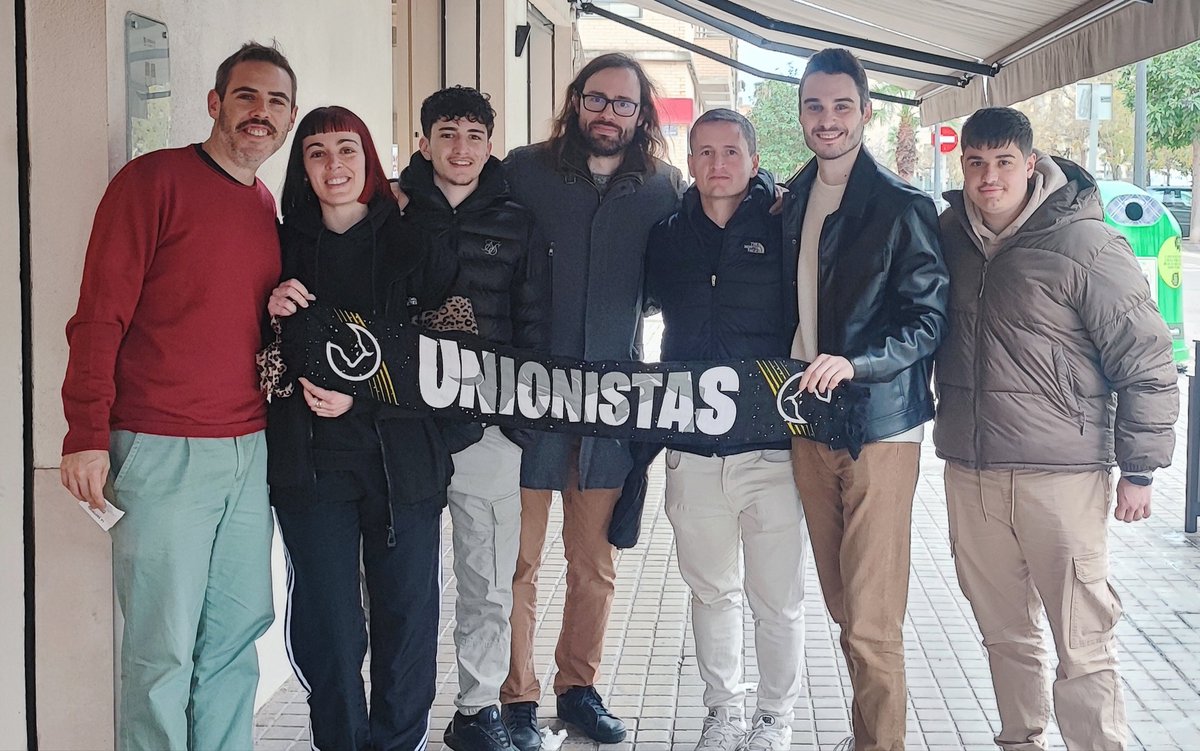 A pesar del gran revés de ayer y con un par de bajas de última hora por enfermedad, los #Irreductibles de Unionistas del Turia nos hemos juntado para el tradicional almuerzo navideño #UnionistasDeSalamanca #UnionistasDelTuria #Valencia #Salamanca #FutbolPopular #Creemos #Tornarem