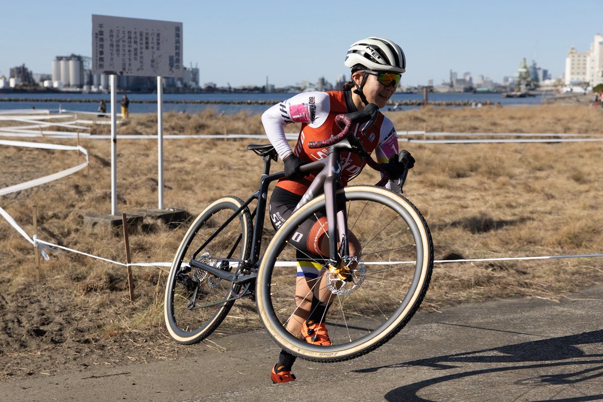 アッシュガーレ presents シクロクロス千葉25-26
WE1 1位🥇
新年早々、幸先よく優勝できました🙌エントリーリストに名前のあったWJ2人がME2で走ることになったりして棚ぼた感もありますが、好きな砂レースで勝てて嬉しい！応援ありがとうございました！
📷 <a href="/hiroyo_oo/">hiroyo</a>