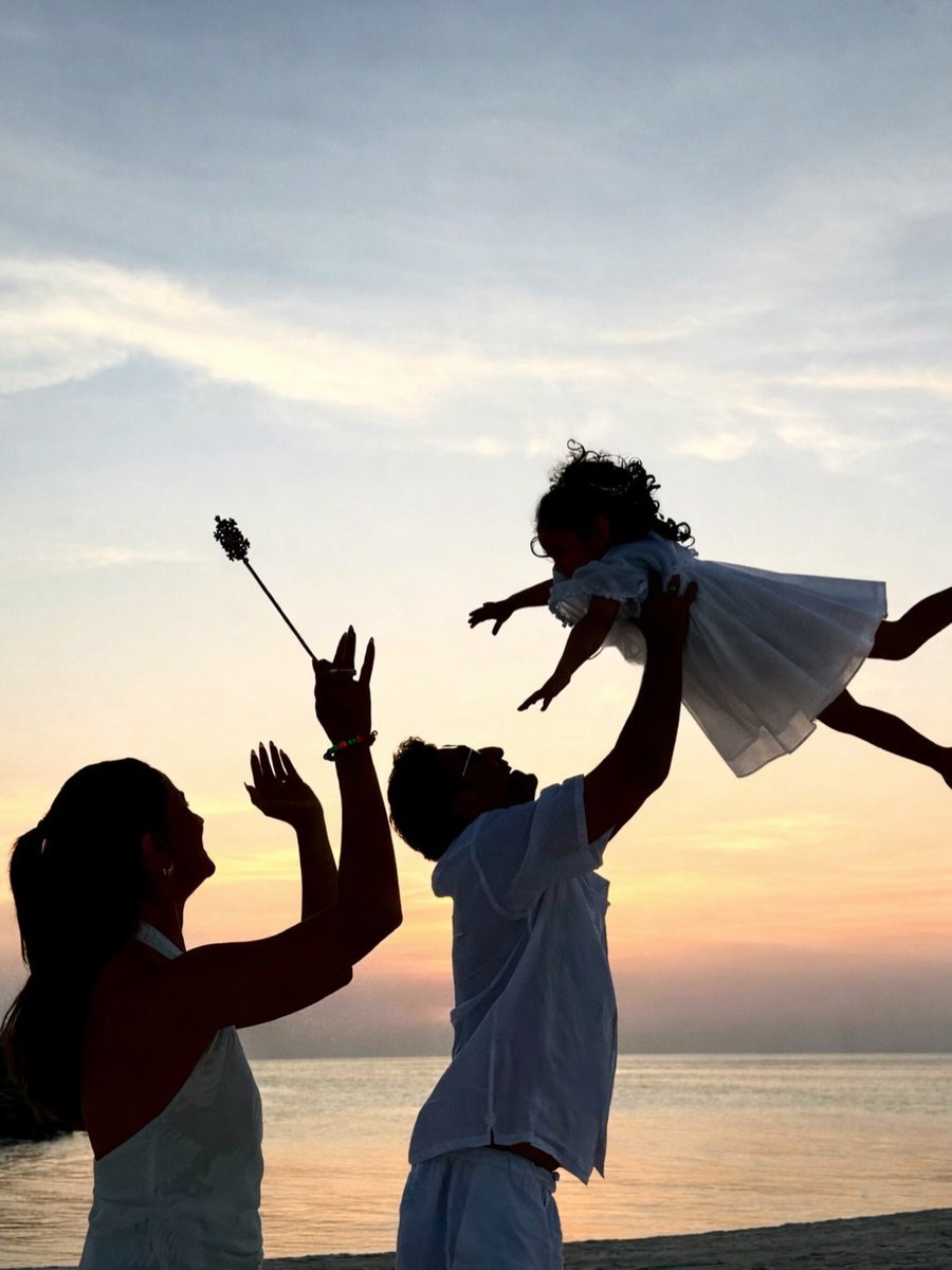 abhattupdates's tweet photo. "&amp; up you go love.. happy 2026 💛"

— Alia Bhatt via Instagram alongside Ranbir Kapoor celebrating the new year with their daughter Raha. https://t.co/8z9vts4RnD