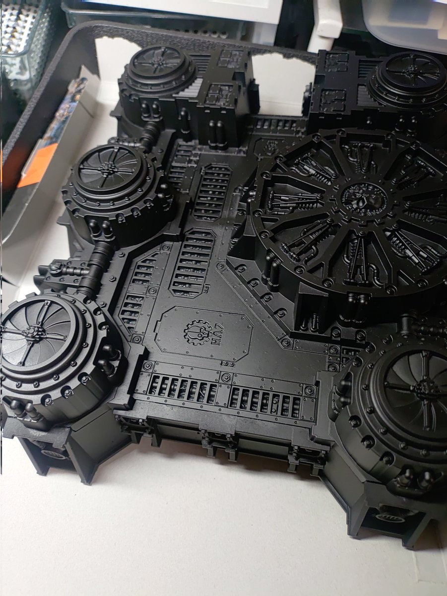 ReasWind's tweet image. 明日から仕事だ
いつもの日常に戻す

ボーディングアクションの接続部をゴリゴリ削る

キルチームのテレインを組み立て、共通装備もろともサフを吹く

コーンバーサーカーの下地処理をする

いつものまとまりのない作業だ