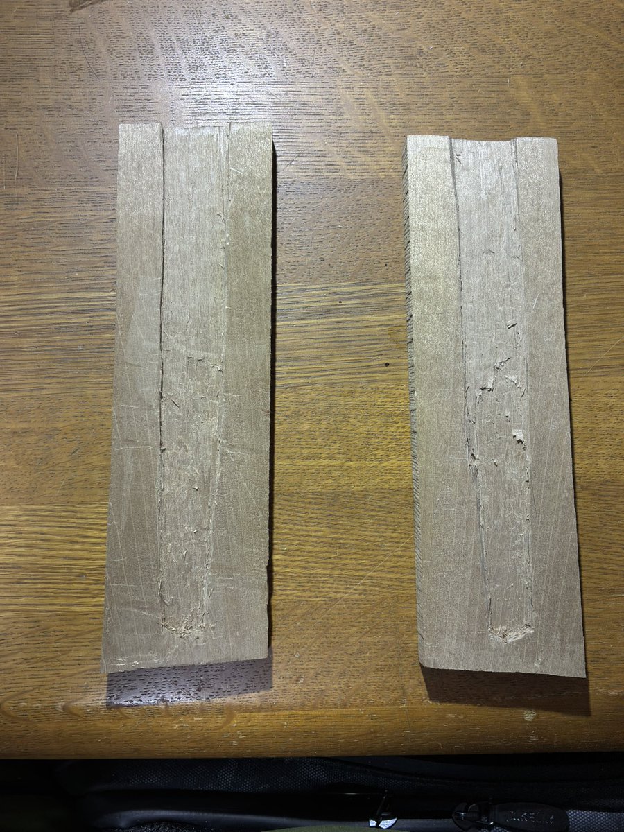 OosakaDo04's tweet photo. ひとまず柄を彫って刀を収めて見ました
中がかなりガビガビで綺麗じゃないですね...

一度続飯を作り貼り付けて、形を整えようと思います。

失敗してるけどまずは一度全部やってみる。
分かってはいたけど簡単ではありませんねw https://t.co/XCtMYL1nRm