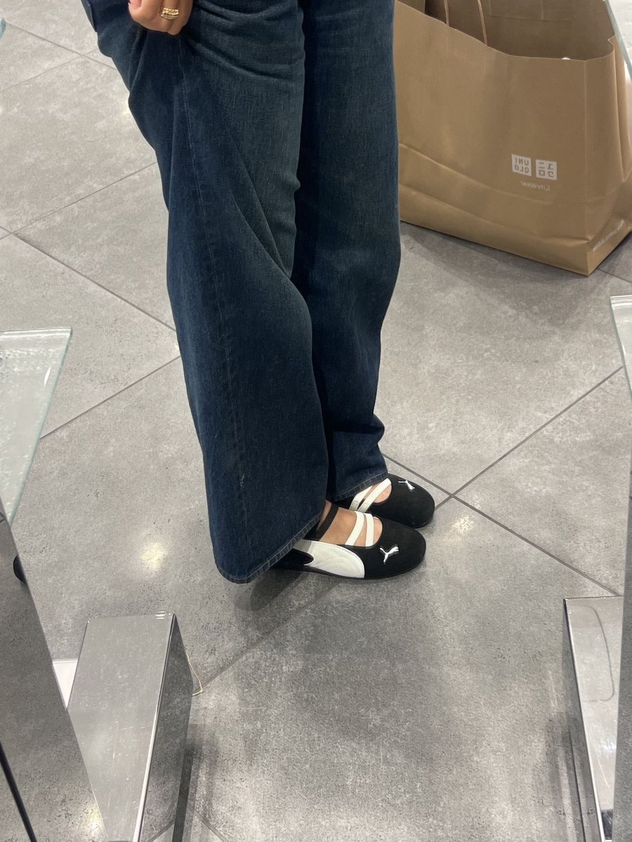 picknavarie's tweet photo. wts puma speedcat ballet ph

- 3550
- size 7 / 23.5 w
- bought through joahaeyo ph pasabuy
- eta: late january - february
- 1k payo/balance kapag arrive na

rfs: my bf bought one for me na pala, nadoble ☹️

wts ph shoes puma speedcat palermo ballet size 37 7 23.5 https://t.co/3D5OS8c19f