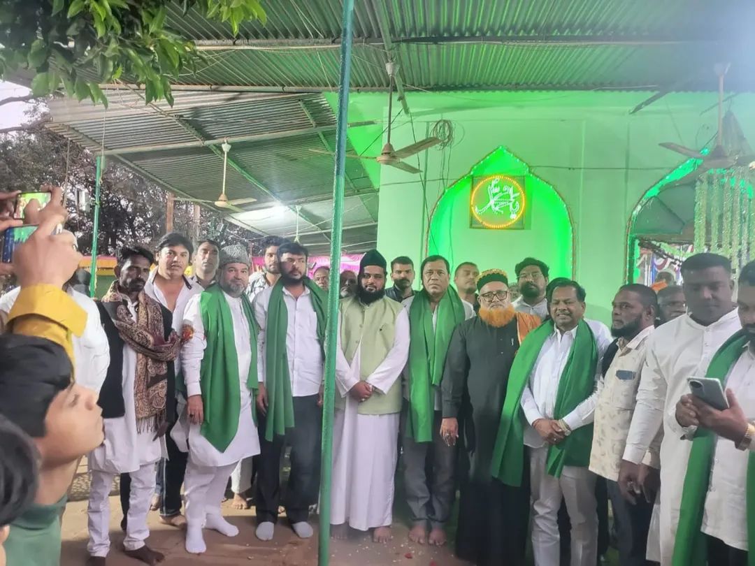 TPCCali's tweet photo. Zaheerabad MP Suresh Kumar Shetkar Garu attended the Urs Shareef as Chief Guest,
spreading the message of peace, unity, and spiritual harmony.
#UrsShareef #PeaceAndUnity #Zaheerabad #Telangana https://t.co/BOGJfaiEHr