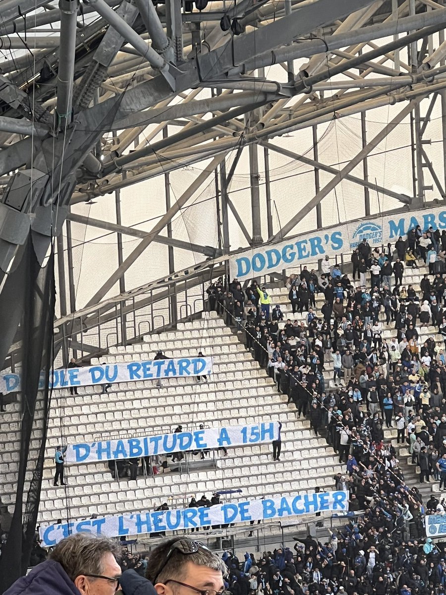 LaMinuteOM_'s tweet image. ❗️Désolé du retard, d’habitude à 15h, c’est l’heure de bâcher."

Les fanatics ne semblent pas ravis de cet horaire 🤔

#TeamOM #OMFCN