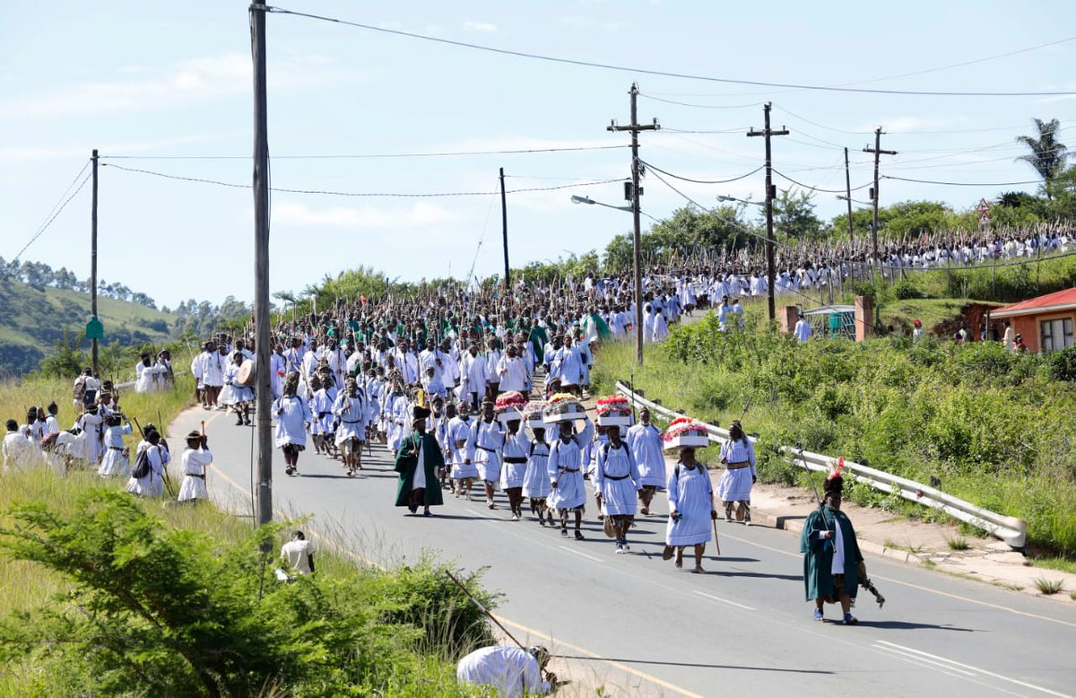 DailyNewsSA's tweet photo. PICS | eBuhleni faction leader Mduduzi Shembe leads the Nazareth Baptist Churchโs annual pilgrimage from eNanda to eKhenana Holy Mountain, which began early Sunday.
๐ธ Doctor Ngcobo / Independent Newspapers
#Shembe #Pilgrimage #SANews https://t.co/TjuuFly712