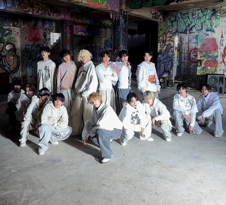 they really are pushing cheongmyeong as the center!! dohun and cheongmyeong centerzzz!!!