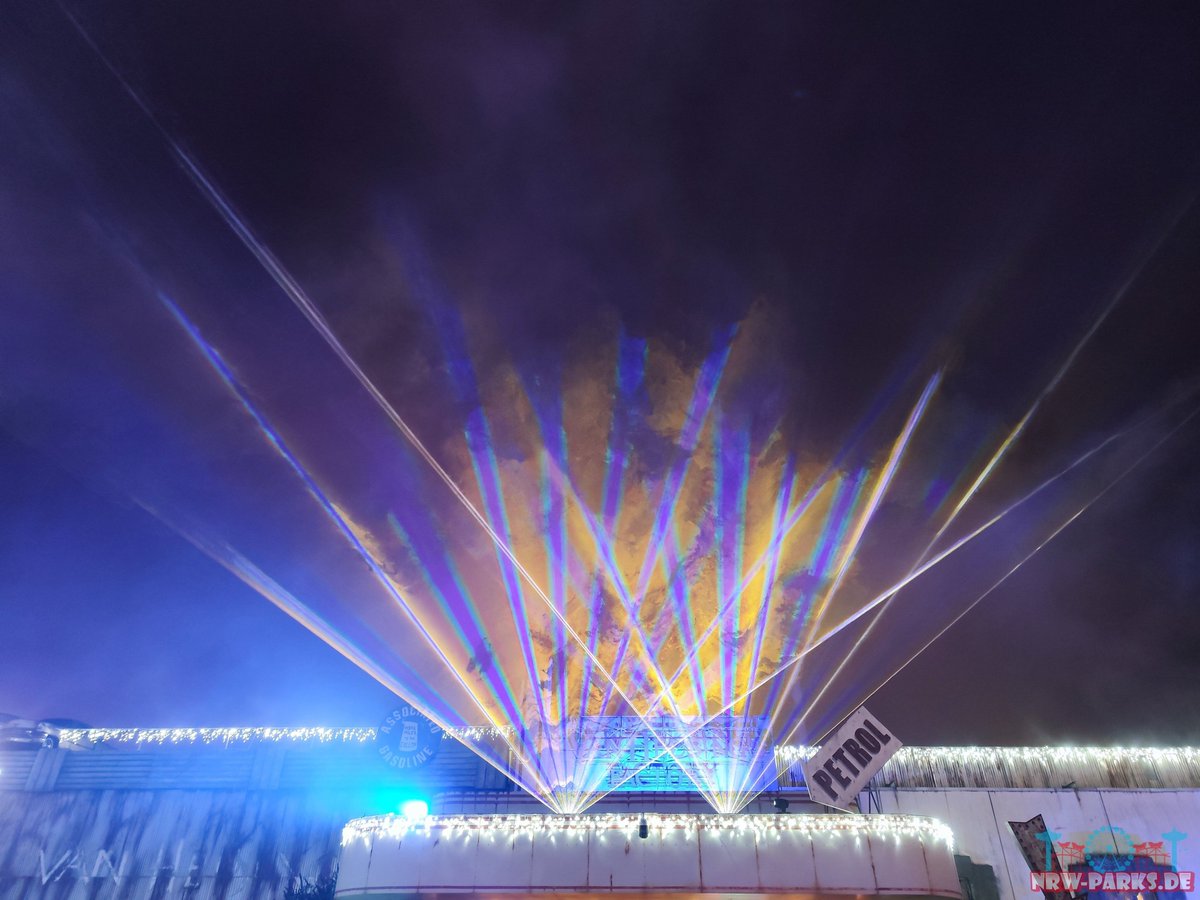 Laserstrahlen an Van Helsing's Factory im Movie Park Germany,

#werbungunbezahlt #moviepark #movieparkgermany #freizeitpark #nrw #amusementpark #themepark #achterbahn #pretpark #rollercoaster #abenteuer #spass #spaß