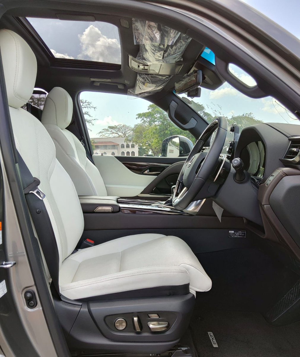 Lexus Lx600
Model:2023
CC:3500
Mileage :3455 km
Regestation : New number 
Colour : Gold 
7 setar
Sunroof 
Automatic bord 
Rim
360 Camera