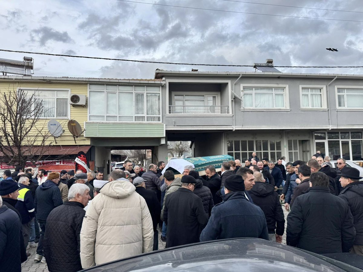 AknYILMAZ4's tweet image. #Taziyebaşsağılığı
Geçmiş dönem Bahçeağıl mahalle muhtarı #Halim  Çelebi abimiz Hakk’a yürüdü.
Halim Çelebi abimize Allah’tan rahmet kederli ailesine sabır ve baş sağlığı diliyorum.￼