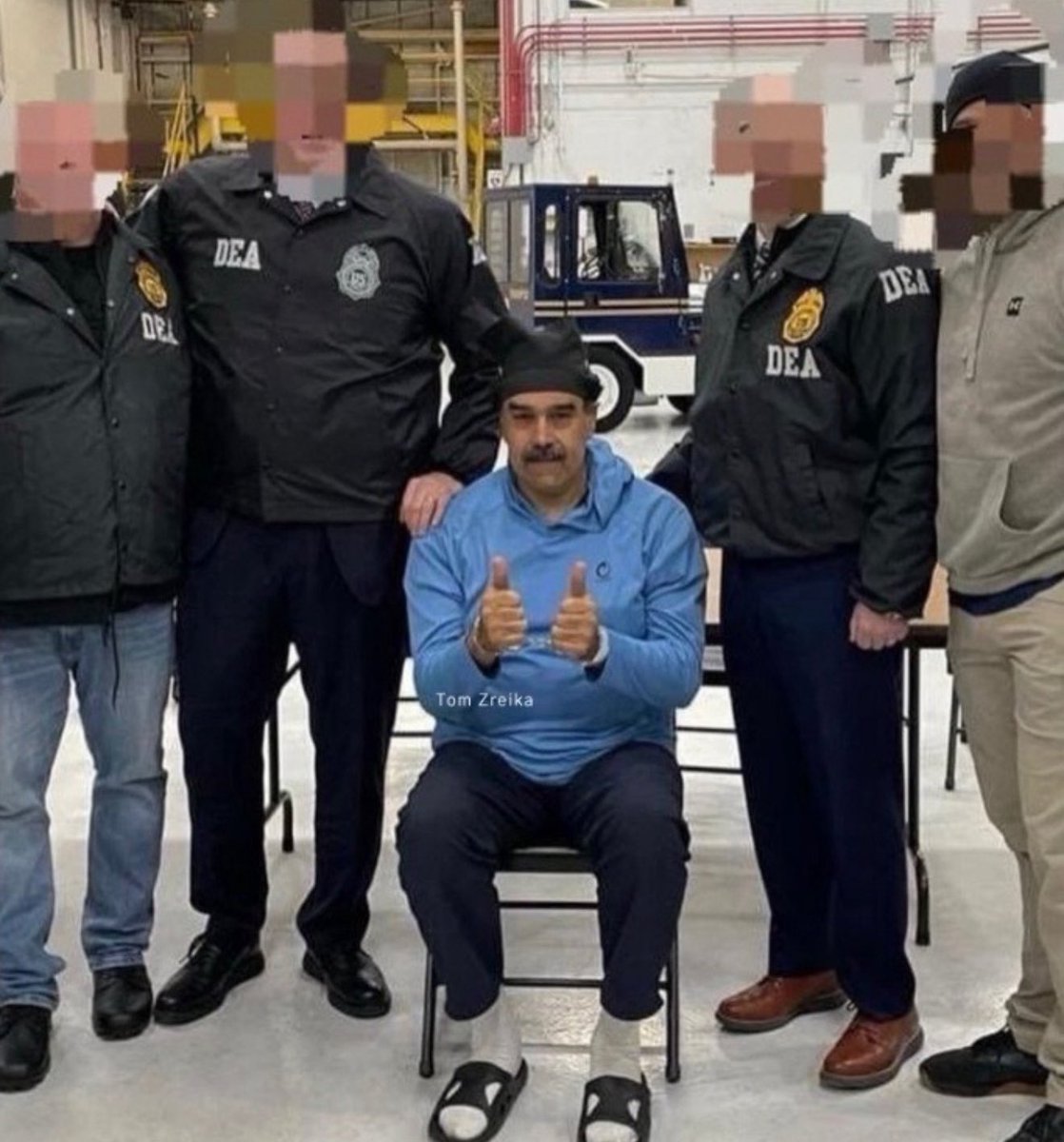 I promise you this: none of the widows and none of the kids of America’s dead soldiers are going to get a penny of Venezuela’s oil money, but Donald’s family will.

open.substack.com/pub/steveschmi…