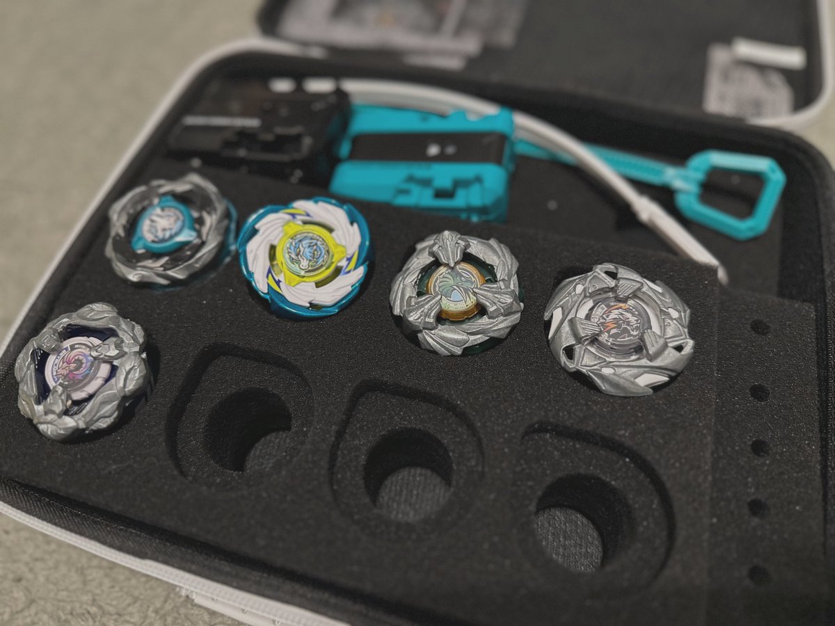 .

年末から集め始めてこうなった😃🫶🏻w
ベイブレード楽しい◞(꒪ͦᴗ̵̍꒪ͦ=͟͟͞͞ ꒪ͦᴗ̵̍꒪ͦ)◟

.