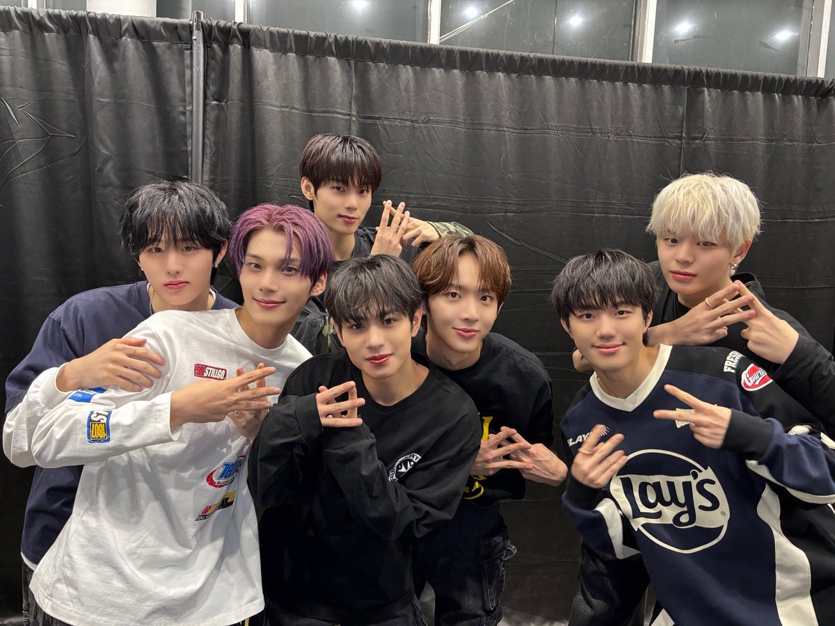 [📸]
260104
2026 EVNNE FANMEETING
[OUR EVNNEing] in SEOUL DAY 2
 
우리가 그려온 이 빛나는 계절
영원히 사라지지 않아💫

#EVNNE #이븐
#EVNNE_FANMEETING
#OUR_EVNNEing