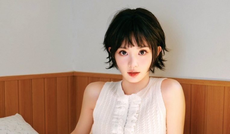 #她的山她的海 แตง #เถียนซีเวย #โจวเย่ ดัดแปลงจากนิยายยูริวัยมัธยมที่ตัวเอกหญิงสองคนเติบโตไปด้วยกัน คนนึงเย็นชาเพราะพ่อแม่หย่าร้างและไม่สนใจลูก อีกคนเป็นเด็กเรียนเก่งแต่ที่บ้านยากจนแล้วพ่อแม่สนใจลูกชายมากกว่าลูกสาว เหมือนคนที่มีปัญหาสองคนกลายเป็นแสงสว่างให้กัน