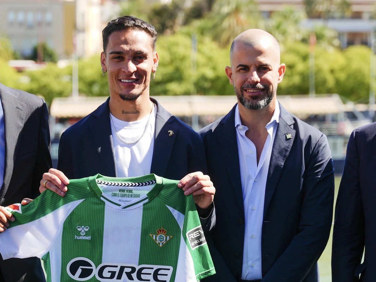 🟢🚨🔥 Manu Fajardo sobre el mercado de invierno del <a href="/RealBetis/">Real Betis Balompié 🌴💚</a>:

‼️ “Repetir lo del año pasado ES POSIBLE”

💣 “Hay un mes apasionante por delante y puede pasar cualquier cosa”

❓¿Qué fichaje crees que hará el Real Betis? | #ZonaMixta