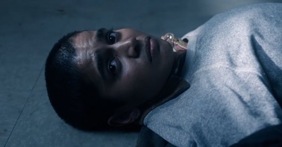 xmissswalker's tweet image. Não vi ninguém falar da Kali preferindo MORRER do que entregar a Eleven! Ela balançando a cabeça pro Hopper, pedindo pra ele não dizer nada....que tipo de "traição" é essa que vcs achavam que ela ia fazer? 💗