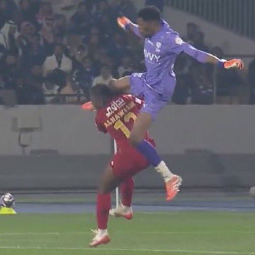 باقي مالكوم يسوي RKO على حارس ضمك