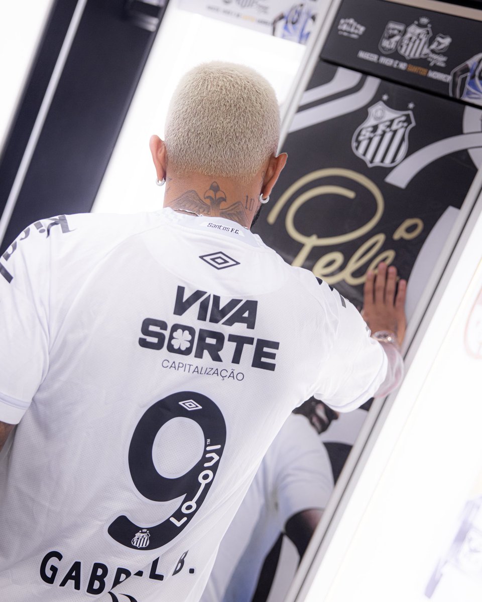 SantosFC's tweet photo. Por ele. Sempre. 👑♾️ https://t.co/kjSEmmtWI7