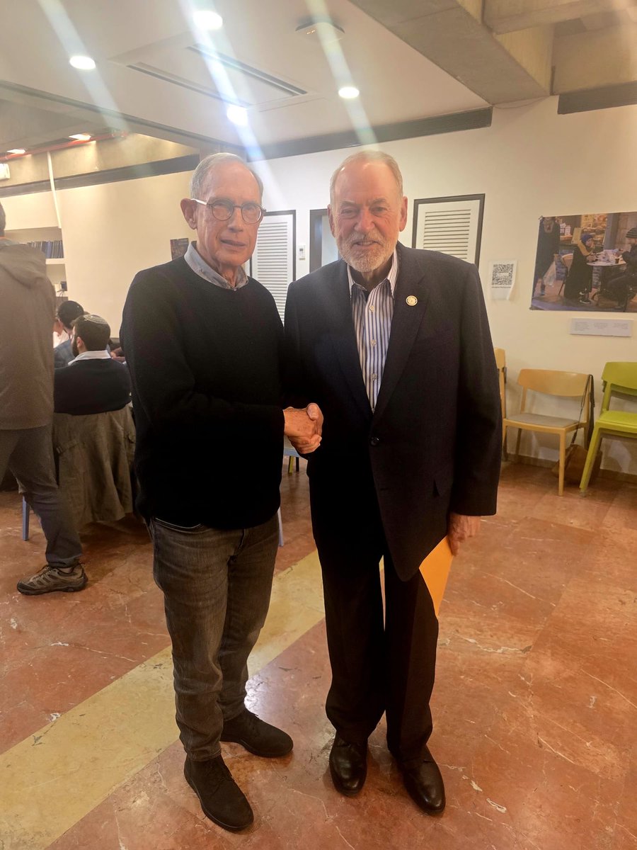 שמחנו לארח היום בהיברו יוניון קולג׳ בירושלים, את מייק האקבי, שגריר ארה״ב שהגיע לשיחה עם קבוצה של רבנים ורבות רפורמים מארה״ב. שיחה מרתקת עם פרספקטיבה קצת אחרת של יחסי ישראל - ארה״ב. בשורה התחתונה הידידות ושיתוף הפעולה הדוקים מתמיד.