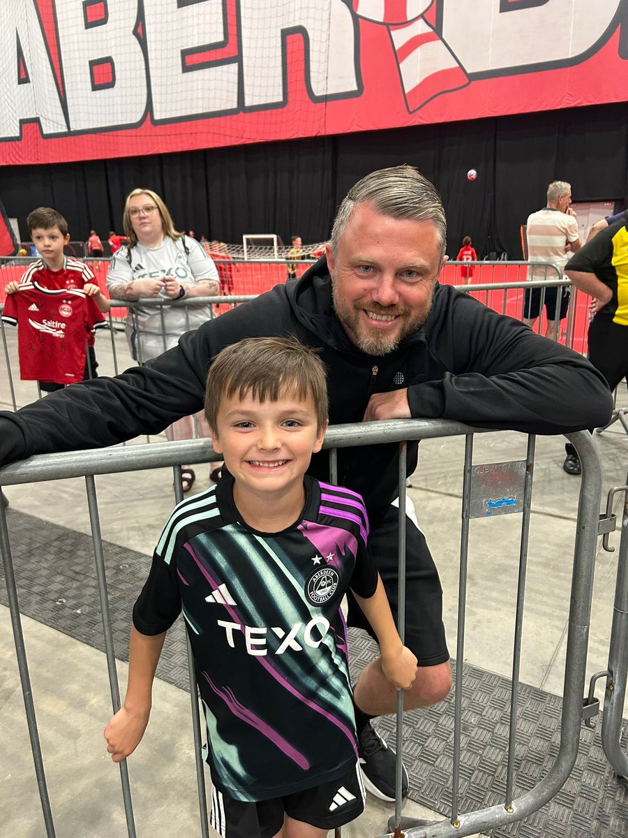 TheLittleKicks's tweet photo. (Steven)  While it’s felt inevitable (it’s clear it’s not working and a correct decision), I do feel sad for JT. The Scottish Cup win &amp; parade is a memory my boys and I will forever talk about. So for that wknd and for taking time to stop here with my eldest, all the best Jimmy. https://t.co/Xm4J5G2UNA