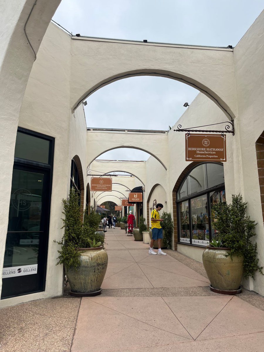 simonalberta2's tweet image. Nature really knows how to get your attention.🌴🌴