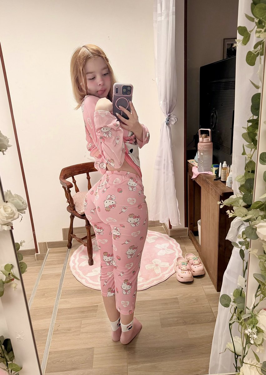 Sarah Sophi tweet media