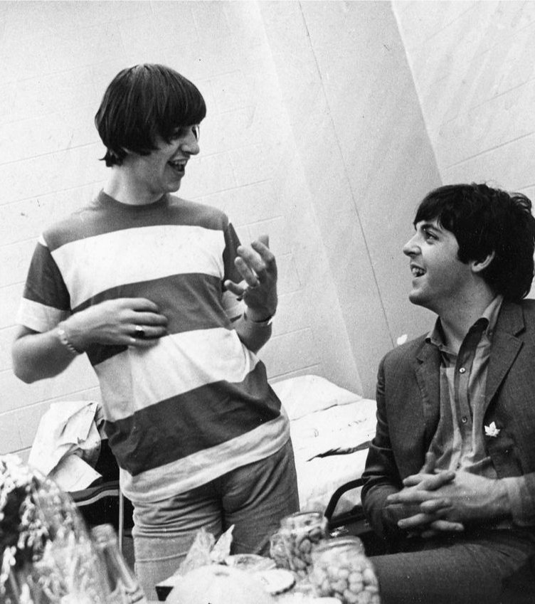 ringoshuzz's tweet photo. Paul don't look down https://t.co/f73bTDCa8s
