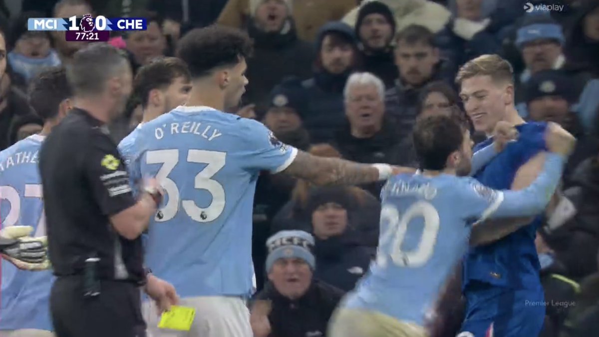 TouchlineX's tweet image. 📸 - Liam Delap is looking to fight the entire Manchester City squad.

He is also looking for his 1st Premier League goal for Chelsea after 11 games.