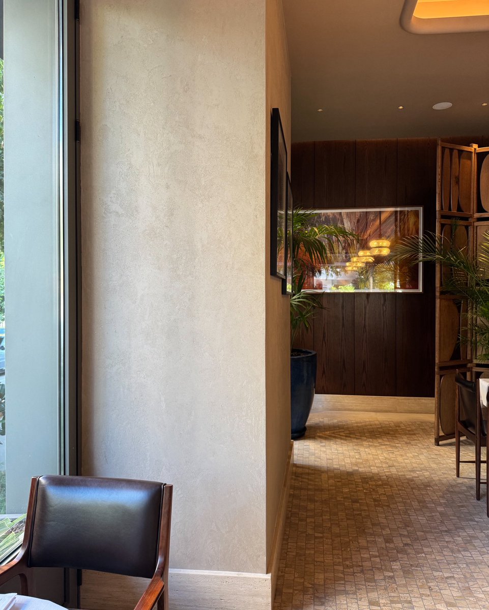 İçerisine opsiyonel olarak konulabilen gold, silver ve bronz mikalarla mekanlara modern ve zengin bir görünüm kazandıran ürünümüz Teodorico..
Kaliteli malzeme profesyonel işçilik için Nav Decor / Novacolor…
___________
#navdecor #novacolorturkey #novacoloritalia #interior