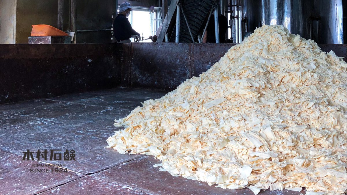 🎍謹賀新年🎍

明けましておめでとうございます🫏
旧年中はたくさんのあたたかいご愛顧をいただきましたこと、心より感謝申し上げます。

本日より木村石鹸も仕事始めです！

私は年末、網戸のお掃除が大変でした…
みなさまの大掃除エピソード、ぜひお聞かせください🌅😌🙏