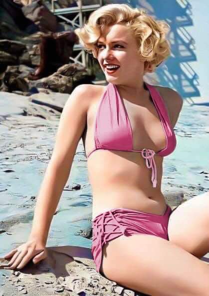 Marilyn Monroe knew the camera loved her back. (1951)