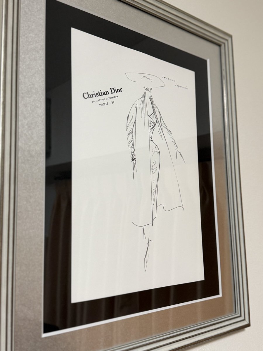 若きイヴ・サンローランは、ディオールに見そめられわずか21歳でDior