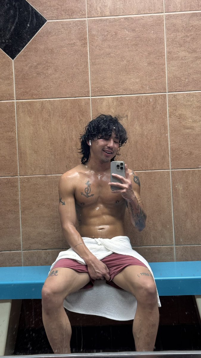 AznDude l tweet media