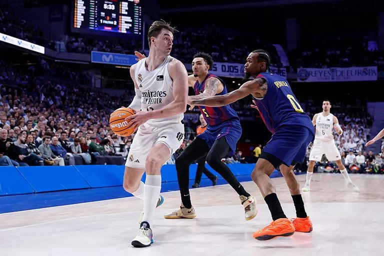 El <a href="/RMBaloncesto/">Real Madrid Basket</a> cedió 9 partidos después ante el <a href="/FCBbasket/">Barça Basket</a> en un idéntico partido vivido en la temporada con la salvedad que el barca mantuvo su acierto ofensivo y los blancos no cerraron su aro. Lo explicamos en <a href="/poblafm/">PoblaFM</a> con el apoyo de <a href="/Clorinelabuelo/">Clorin El Abuelo</a> poblafm.com/baloncesto/rea…