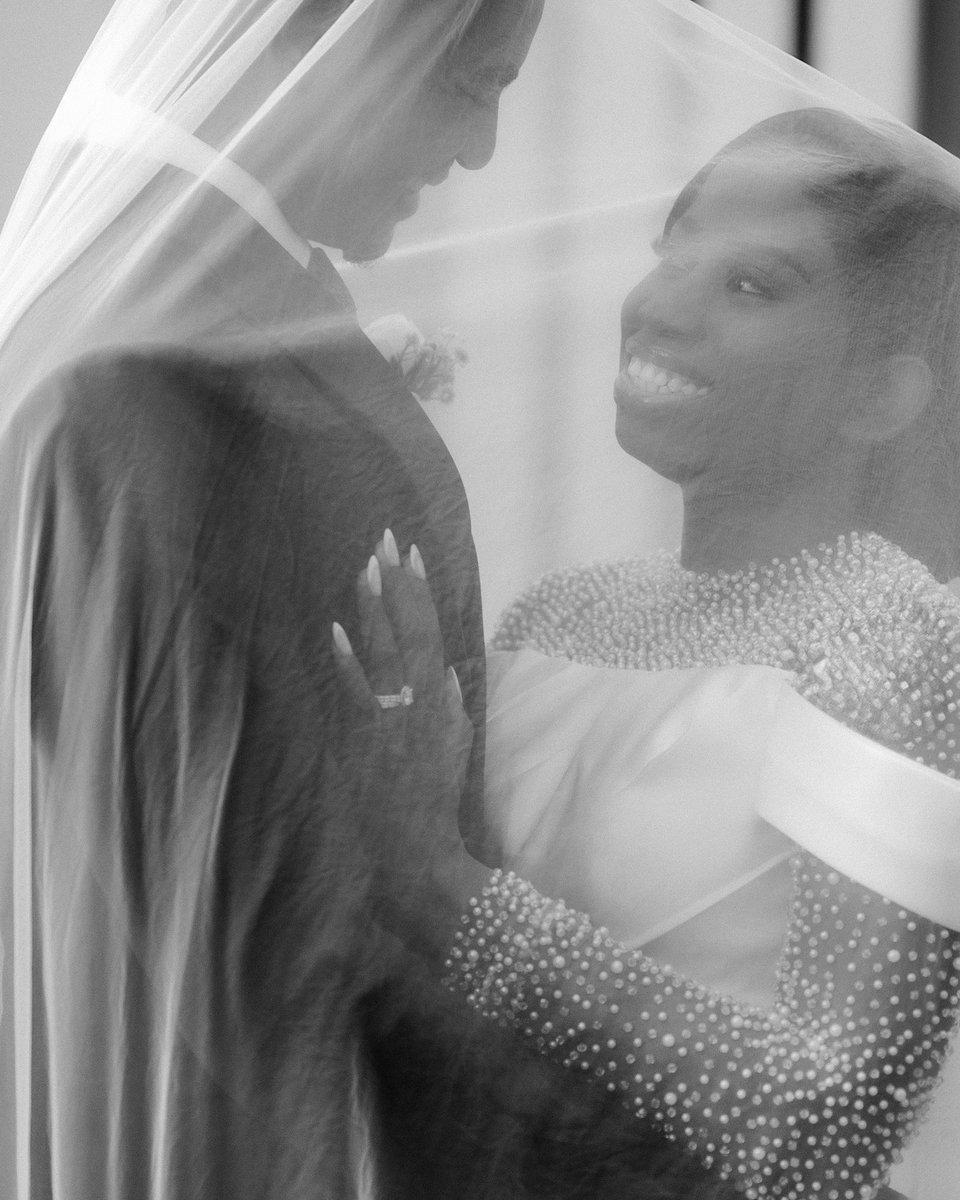 chivertics's tweet image. One month ago, 4th of December, 2025, we tied the knot...☺️ 😍❤️

It's been an absolutely amazing experience being married to my best friend, lover and now wiffy...

Damola &amp;amp; Chigozie 💕