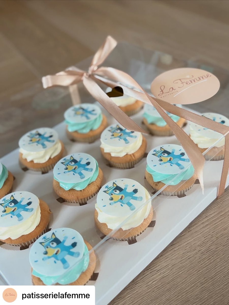 Cakeprint's tweet image. Deze prachtige Bluey cupcakes zijn gemaakt door Femke van Patisserie la Femme. Ze versierde deze heerlijke cakejes met eetbare prints. 

#patisserielafemme #cakeprint #blueycupcakes #eetbareprint