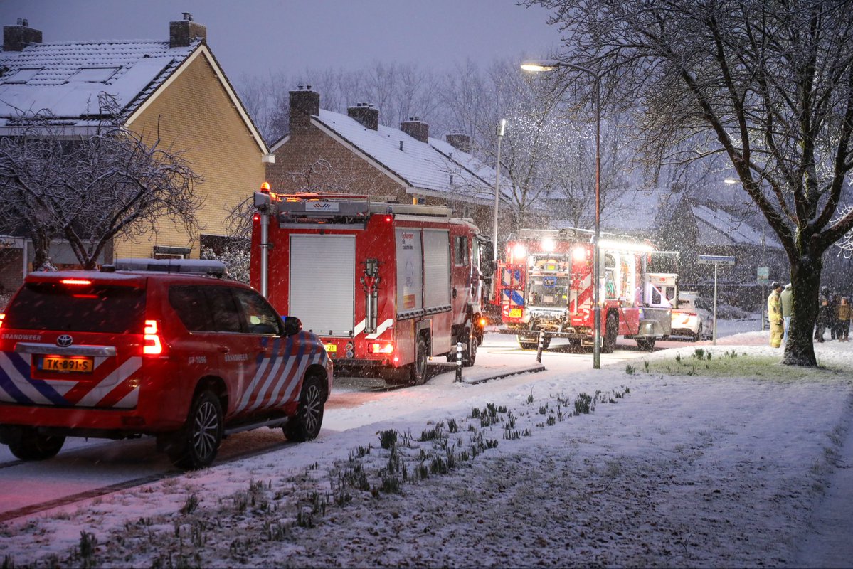 Autobrand leidt tot ontruiming flat in Nijkerk