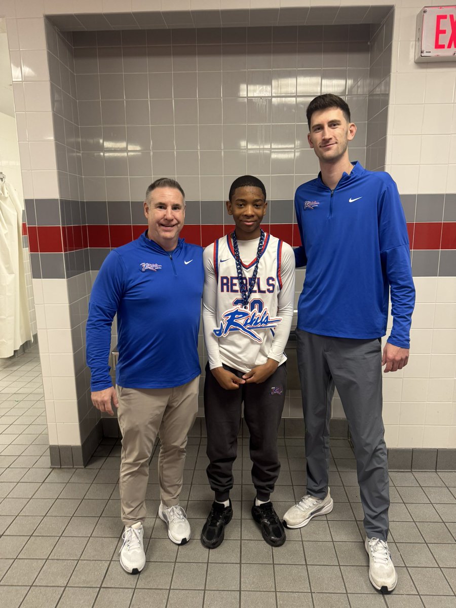 CEIIIQB's tweet image. Boiling Springs winter classic tournament champs last week. 2 wins against Wade Hampton and Riverside. Region play starts back tomorrow @ Gaffney. Rebels of the game⚔️

Wade Hampton- Zech Drummond
Riverside- Matt Keitt